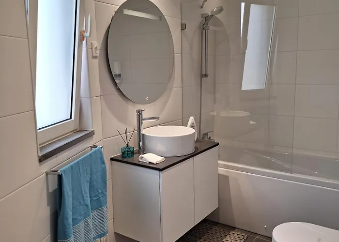 Coliseum * Πόντα Ντελγκάντα