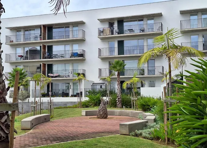 Coliseum * Πόντα Ντελγκάντα